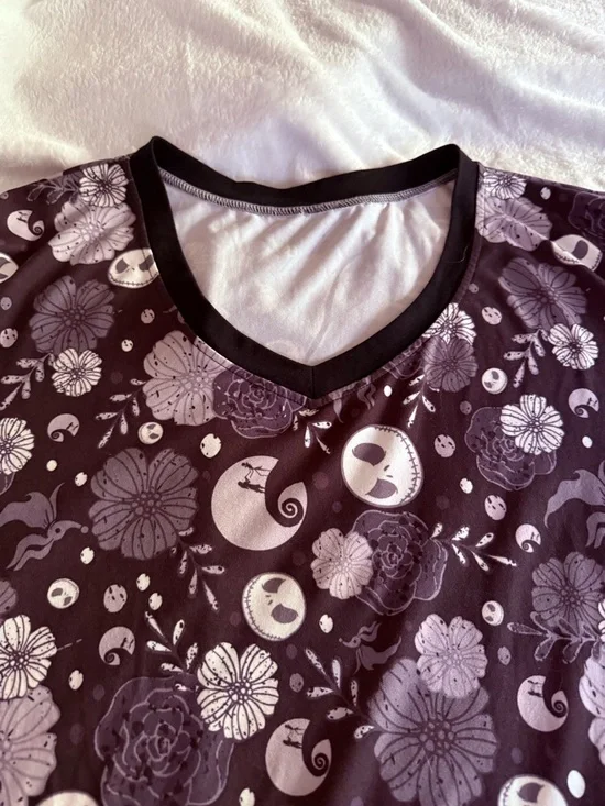 Nightmare Before Christmas Boutique Jack NBC V-neck XL runs big see measurement - Picture 4 of 5